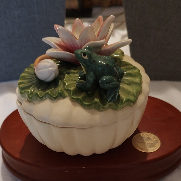 Fitz and Floyd Other - Beautiful Fitz And Floyd Lily Pad Trinket Box